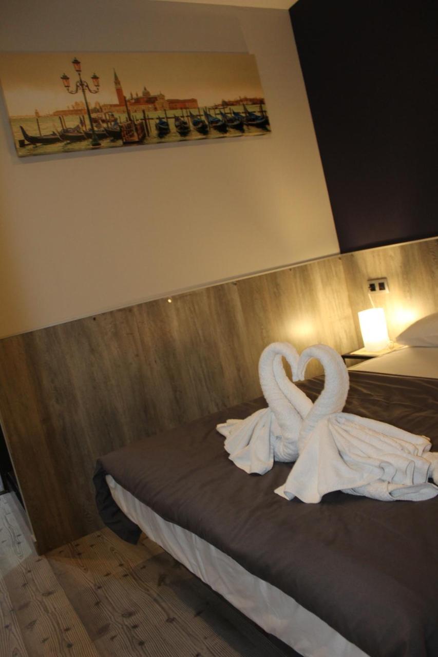 BCN Condal Hostal Barcellona Esterno foto