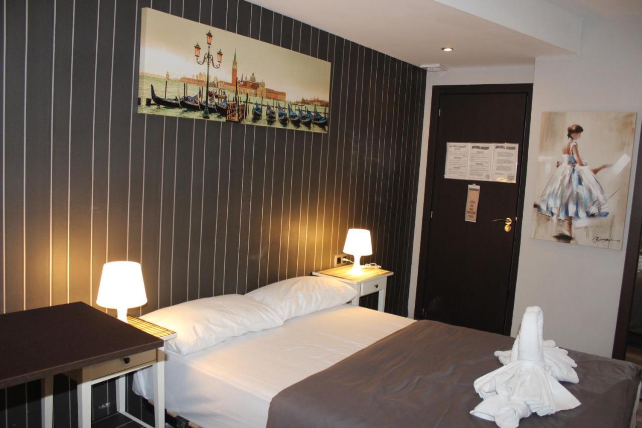 BCN Condal Hostal Barcellona Esterno foto
