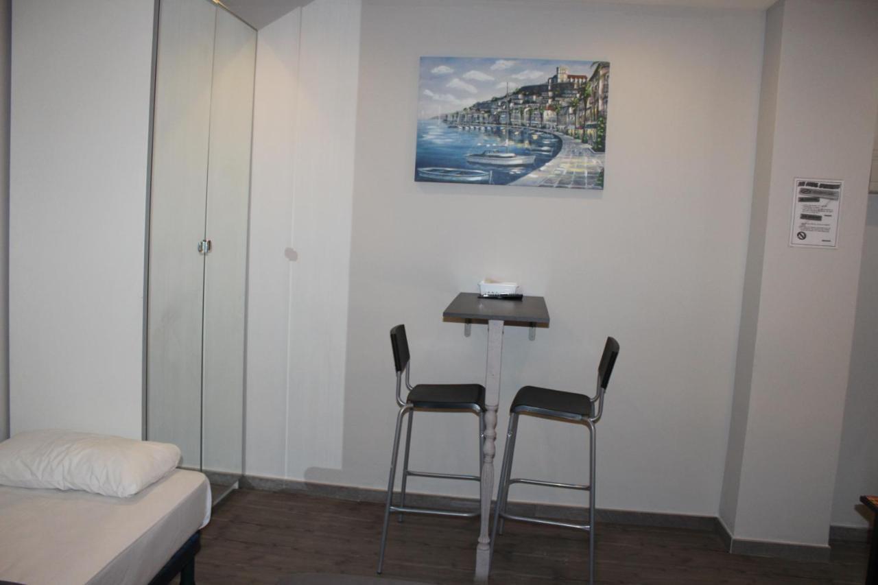 BCN Condal Hostal Barcellona Esterno foto